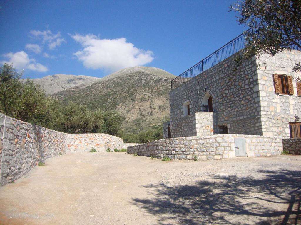 Kafiona Guesthouse Pyrgos Dirou Ngoại thất bức ảnh